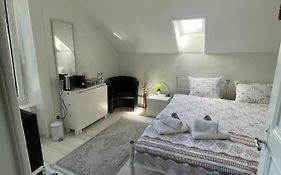 La Maison Bleue A 2 Pas Du Lac Du Neuchatel